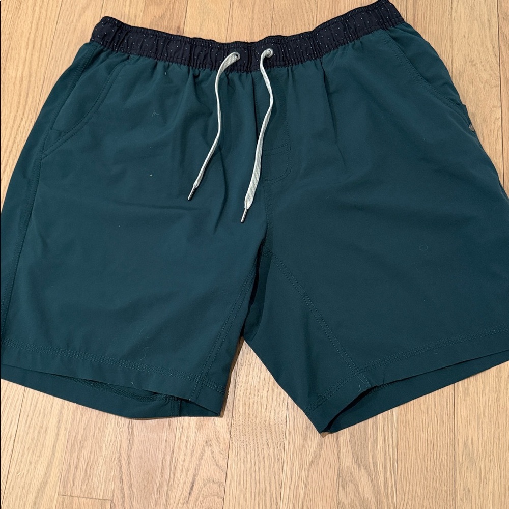 Vuori Men's XL Kore Short in Green